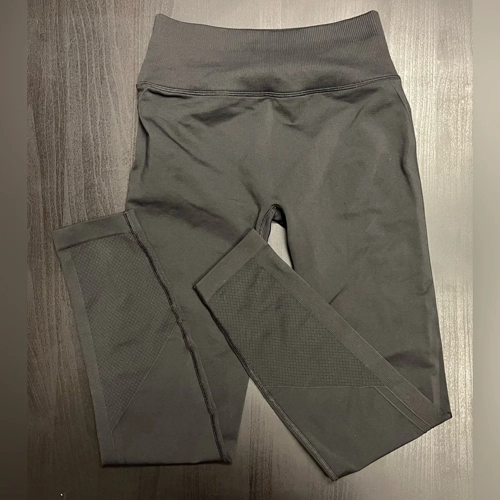 Lululemon Ebb To Street Tight - Sz 6 - Picture 3 of 6
